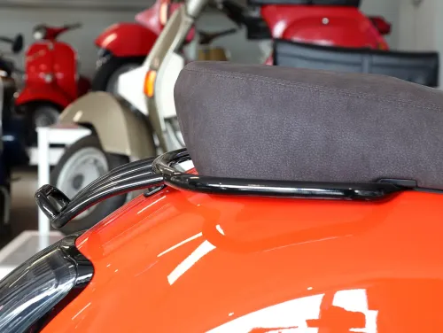 Achterdrager MOTO NOSTRA Met Handgreep Vespa GT Glanzend Zwart