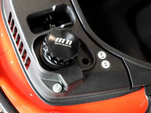 Tankdop MOTO NOSTRA CNC Rood Vespa GTS 125