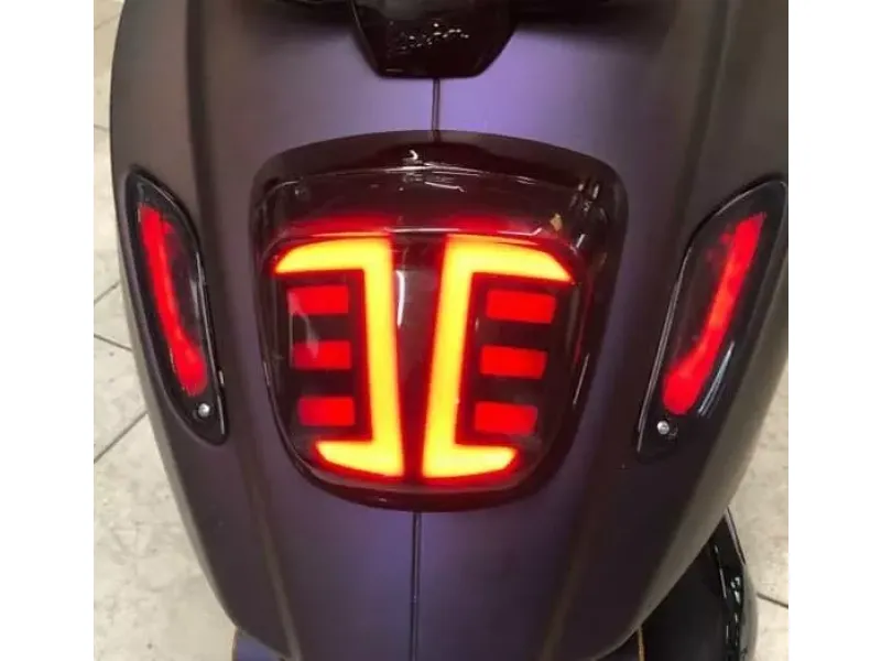 LED achterlicht voor Vespa Sprint / Primavera E4 (Smoke glas)