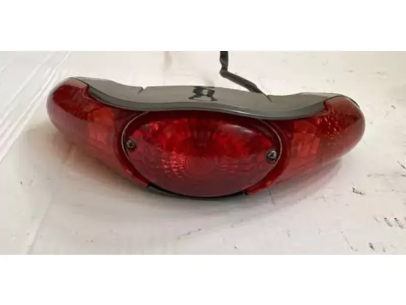 Achterlicht Aprilia Scarabeo 50/100cc 4T ''01-''06  Bay15D 12V 21/5W BA15S 12V 10W	