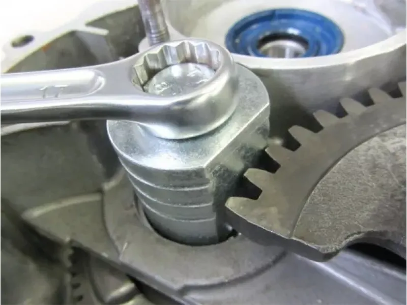 montagegereedschap voor primair tandwiel  BGM pro (made in germany)  vespa v50, ss50, ss90, v90, v100, pv125, et3, pk s, pk xl