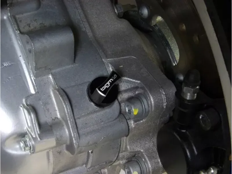 set olievuldoppen met peilstok  BGM pro, motorolie + versnellingsbakolie  piaggio leader/quasar   vespa et4, lx, lxv, s, gt, gts, gtv, gtl 125 300cc   zwart geanodiseerd