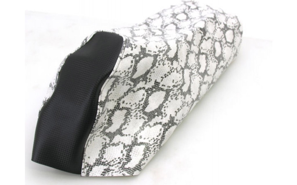 Buddyhoes / zadelhoes Vespa LX 50 - Cobra (zwart/wit)