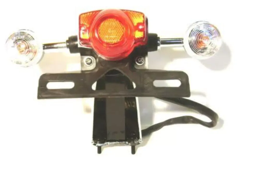 Achterlicht China GR.Retro + Blank Raw (3pins) 3pins connector stekker + 4 losse stekkers Bay15D 12V 21/5W BA15S 12V 10W