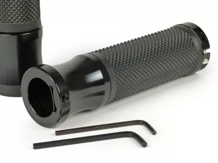 Paar Handvatten (paar) MOTO NOSTRA Alu Rub Ruitpatroon Vespa GT, GTL, GTS 125-200-250-300cc Ø 22,5-24mm, l=128mm Zwart