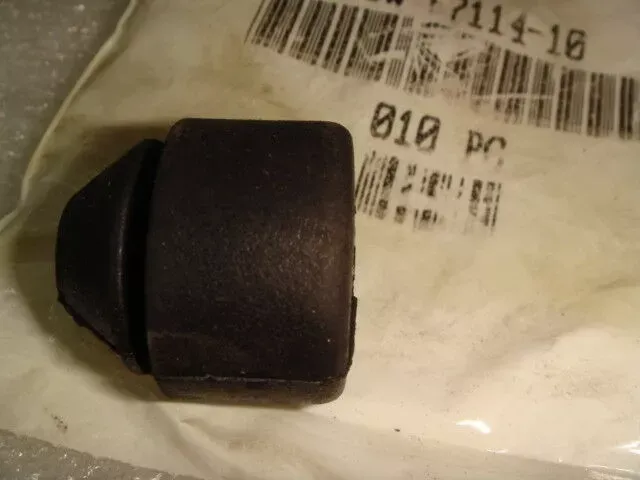 Stootrubber / Stopper voor middenstandaard Aerox