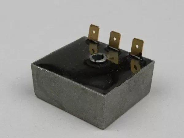 Spanningsregelaar 3 Polig (g g Aarde) Universeel 120w