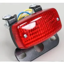 Achterlicht Uni Klein + Kent.Plaat Steun Zwart 73x37mm. Excl. lamp Bay15D	