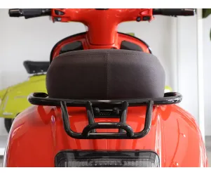 Achterdrager MOTO NOSTRA Met Handgreep Vespa GT Glanzend Zwart