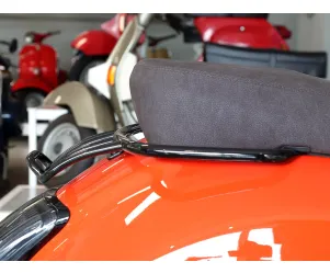 Achterdrager MOTO NOSTRA Met Handgreep Vespa GT Glanzend Zwart