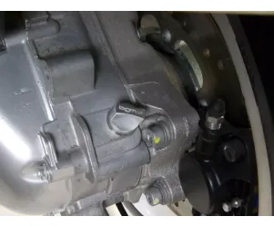 olievuldop met peilstok  BGM pro, versnellingsbakolie  piaggio leader/quasar/hpe   vespa et4, lx, lxv, s, gt, gts, gtv, gtl 125 300cc   geanodiseerd zilver